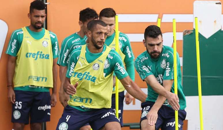 Vitor Hugo e Bruno Henrique devem voltar a ser titulares diante do Corinthians (Agência Palmeiras/Divulgação)