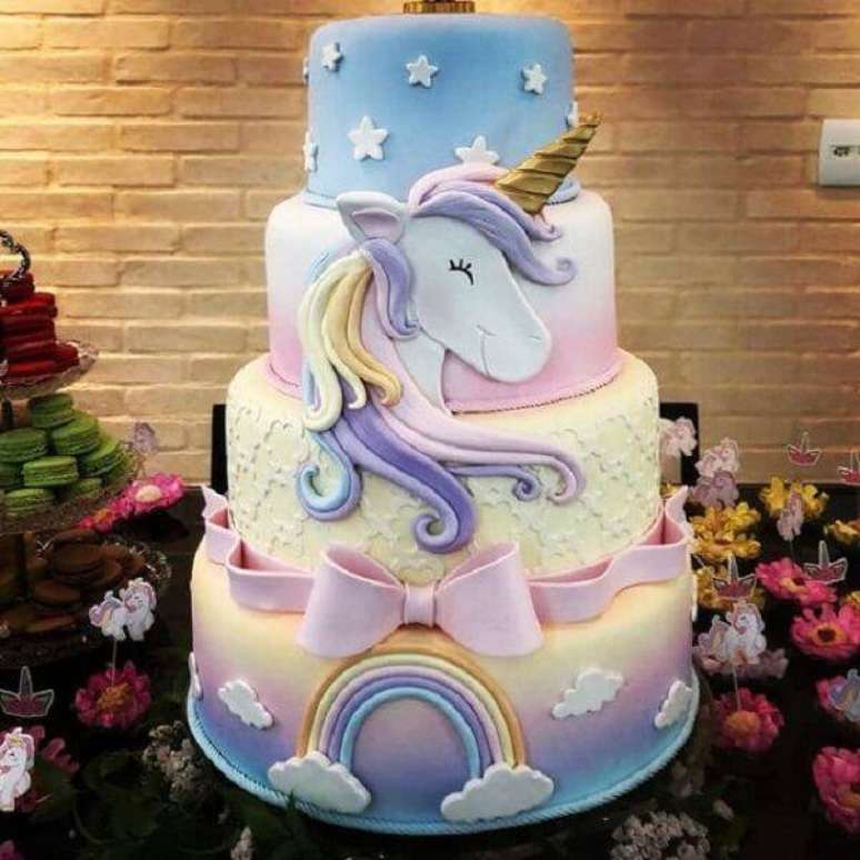 43. Bolo unic&oacute;rnio fake super delicado. Fonte: Pinterest