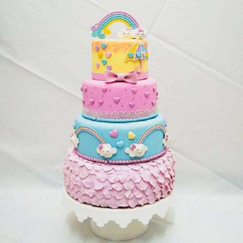 88. Modelo fake de bolo chuva de amor. Fonte: Pinterest