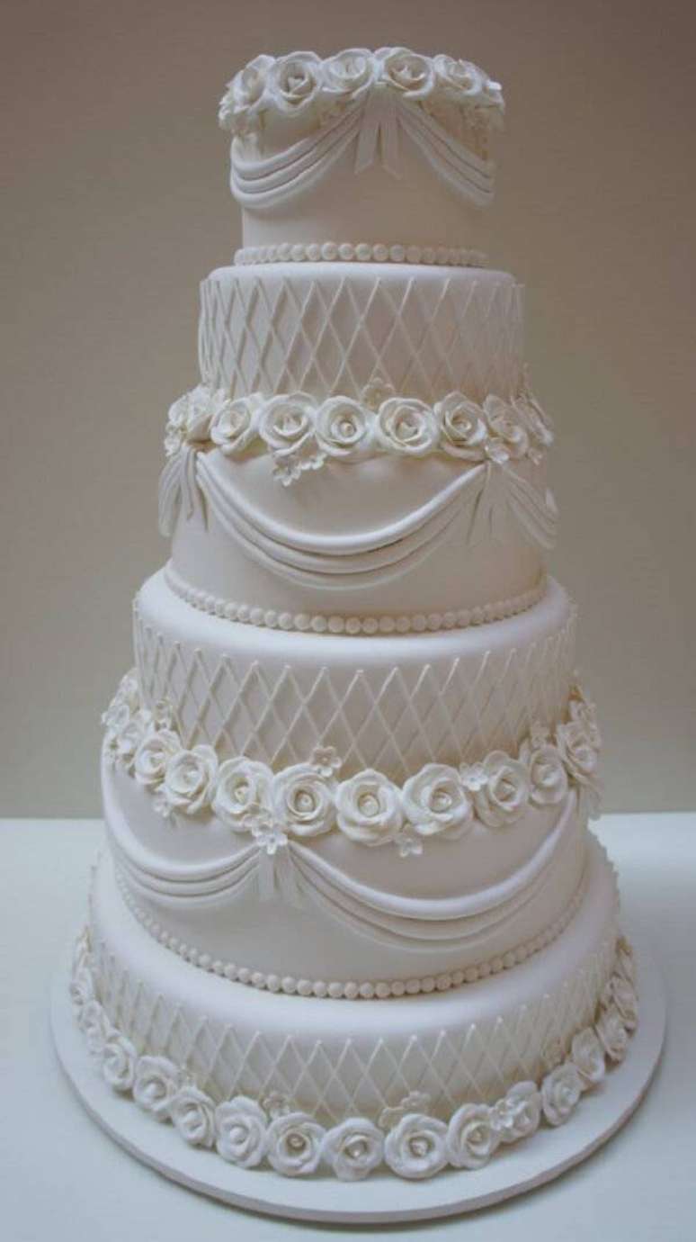 20. Bolo feito com delicadas rosas. Fonte: Pinterest