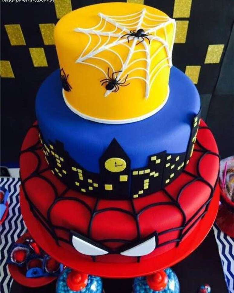 62. Modelo de bolo fake homem aranha. Fonte: Artesanato Passo a Passo