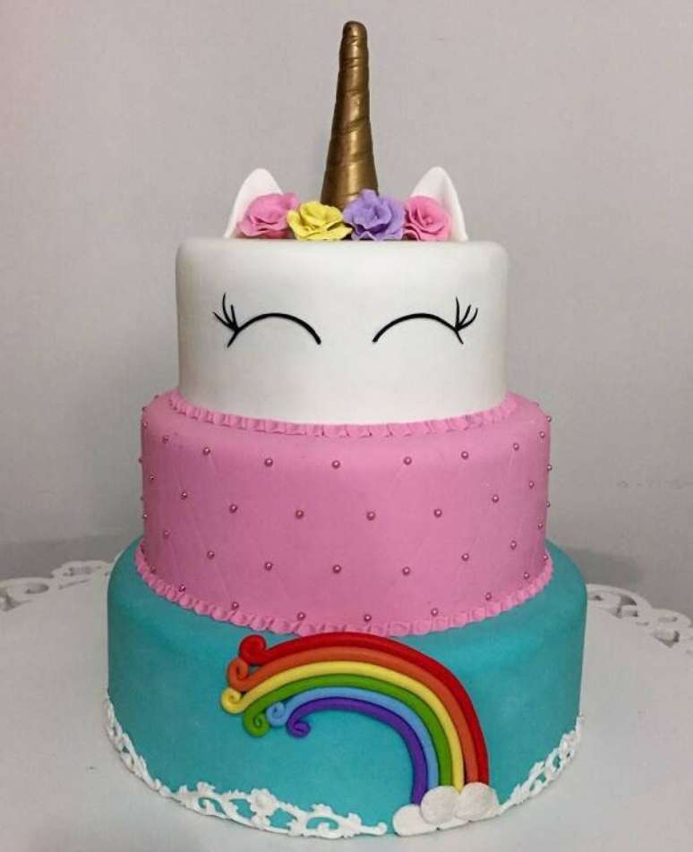 72. Modelo de bolo fake unic&oacute;rnio. Fonte: Pinterest