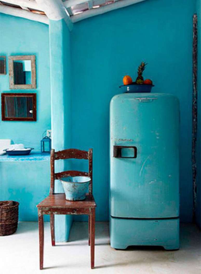 62. Cozinha com geladeira azul &ndash; Por: A casa e sua