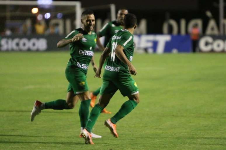 Cuiabá conquistou uma importante vitória na noite desta sexta-feira (Foto: AssCom Dourado)