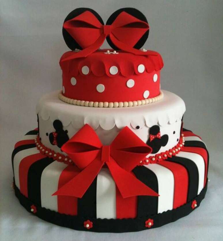 84. Modelo fake de bolo da Minnie. Fonte: T&acirc;nia Mara