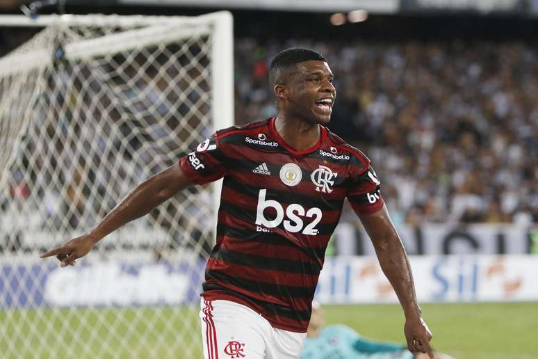 Fla bate o Botafogo com gol no fim.