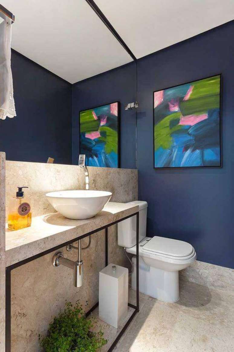 64. Parede azul no banheiro moderno &ndash; Por: Casa da Valentina