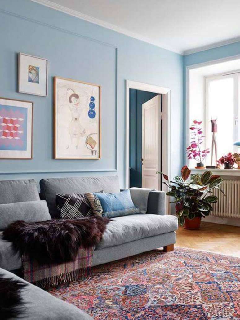 67. Parede azul clara na sala de estar – Por: Studio Lab Decor