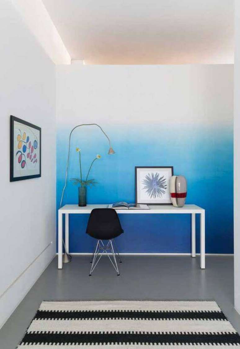 15. Parede azul com degrad&ecirc; &ndash; Por: Decor Facil