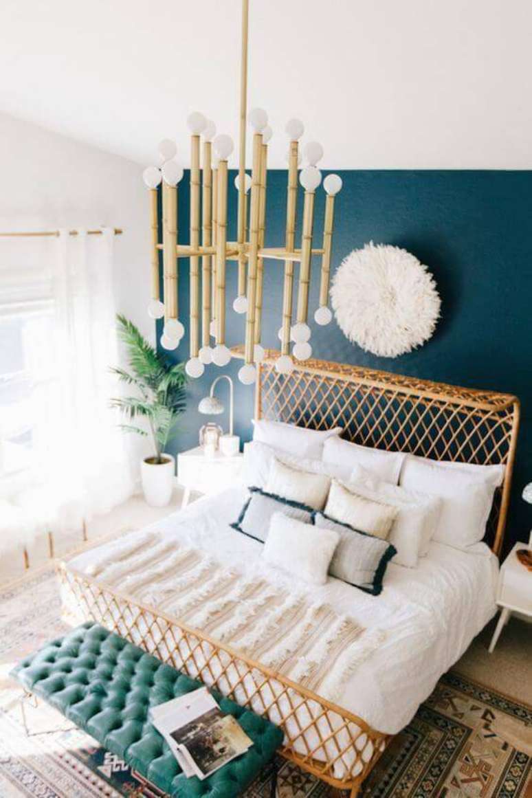 44. Quarto azul com vários detalhes brancos – Por: Original Home