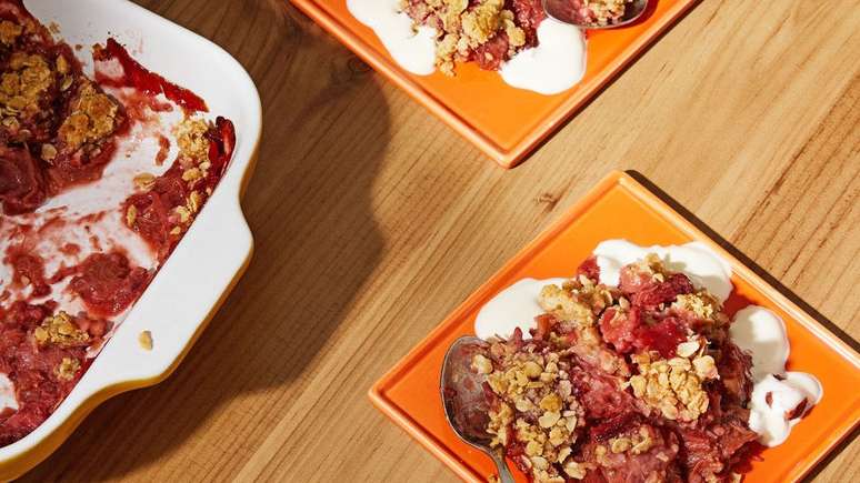 Ruibarbo &eacute; frequentemente usado em sobremesas na culin&aacute;ria brit&acirc;nica