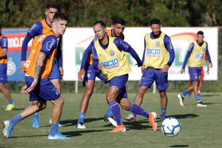 (Foto: Felipe Oliveira / Bahia)Jorge Jesus pode fazer mais alterações na equipe. O mais certo é que lateral esquerdo Filipe Luís, poupado contra o Botafogo, deve retornar contra o Bahia. Já na direita, Rodinei entra na vaga de Rafinha, suspenso.