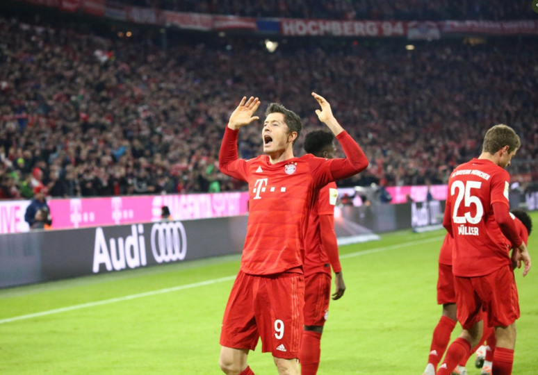 Bayern de Munique foi às redes duas vezes no duelo (Foto: Reprodução/Twitter)