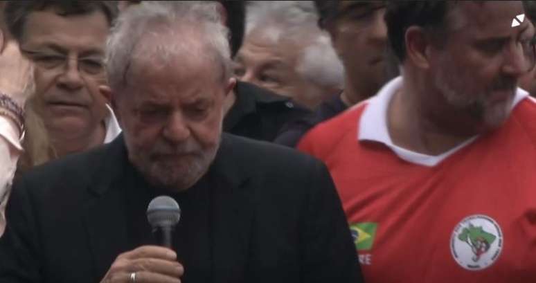 Lula prometeu fazer uma manifestação contra a Globo assim que deixasse a cadeia