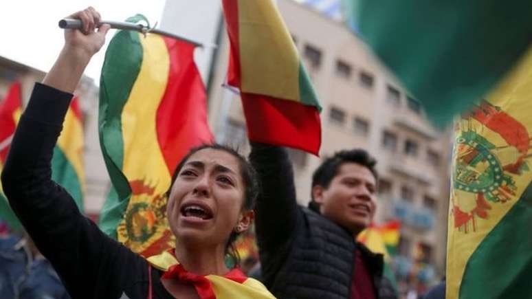 Bolivianos foram às ruas comemorar a renúncia de Morales