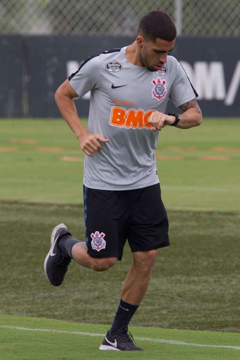 Volante levou o terceiro cartão amarelo e não joga contra o Internacional (Foto: Daniel Augusto Jr/Agência Corinthians)