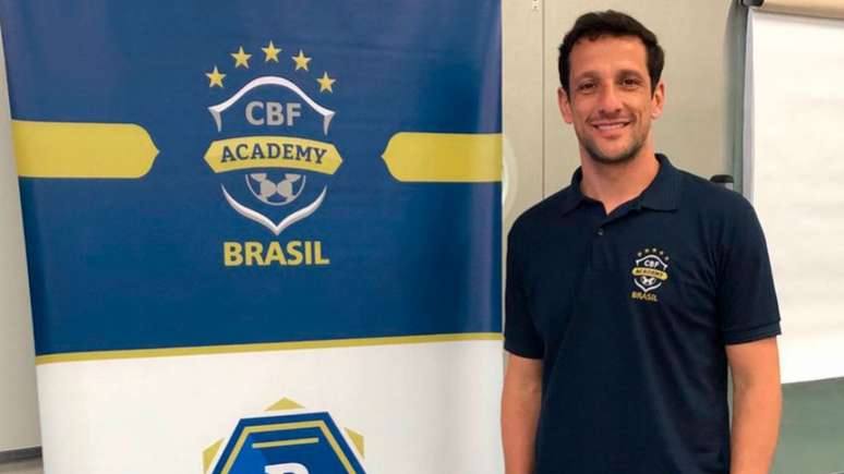 Belleti está fazendo o curso da CBF para tirar a Licença Pró (Foto: Reprodução Twitter)