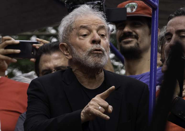 "PT não nasceu para ser partido de apoio", afirma Lula