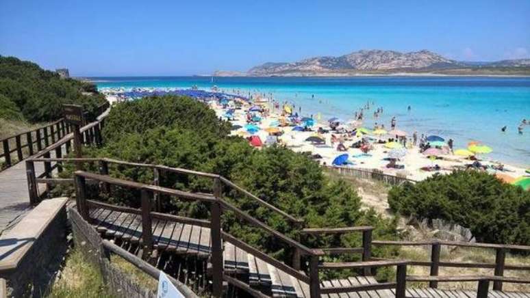 Praia da Sardenha exigirá que banhistas paguem ingressos
