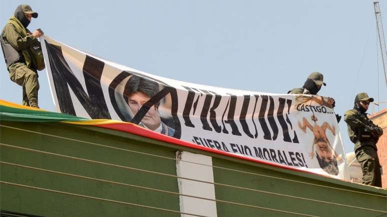 Em diferentes departamentos da Bol&iacute;via, a pol&iacute;cia se rebelou contra o governo