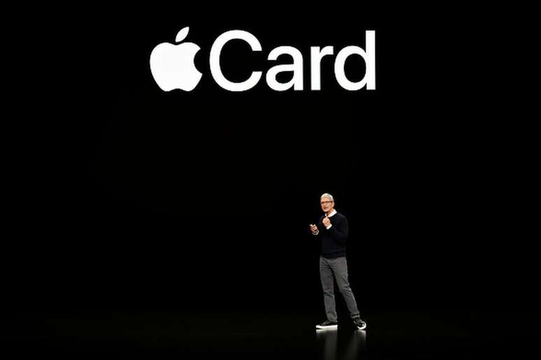 O executivo Tim Cook ao lançar o Apple Card; usuários têm dito que mulheres estão recebendo limites de crédito menores do que homens