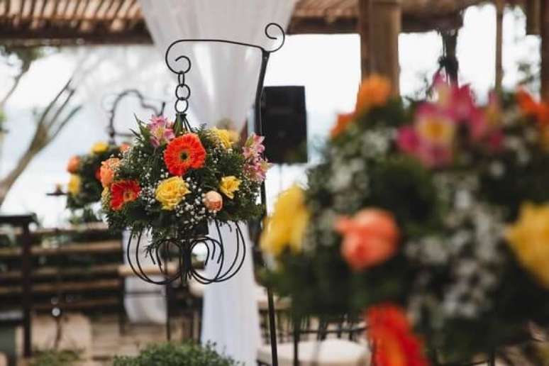 22. As flores de gérbera são muito utilizadas em festas de casamento. Foto: Denis Silveira Fotografia