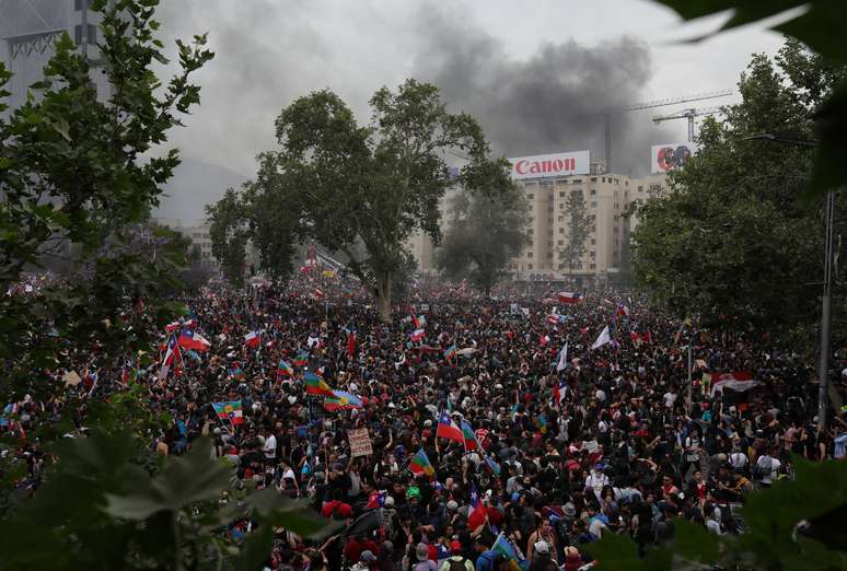Manifestantes protestam contra governo em Santiago 
08/11/2019
REUTERS/Pablo Sanhueza