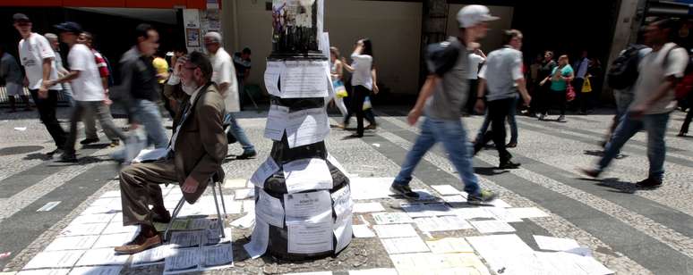 Anúncios postados no centro de São Paulo mostram vagas de emprego
19/11/2014
REUTERS/Paulo Whitaker