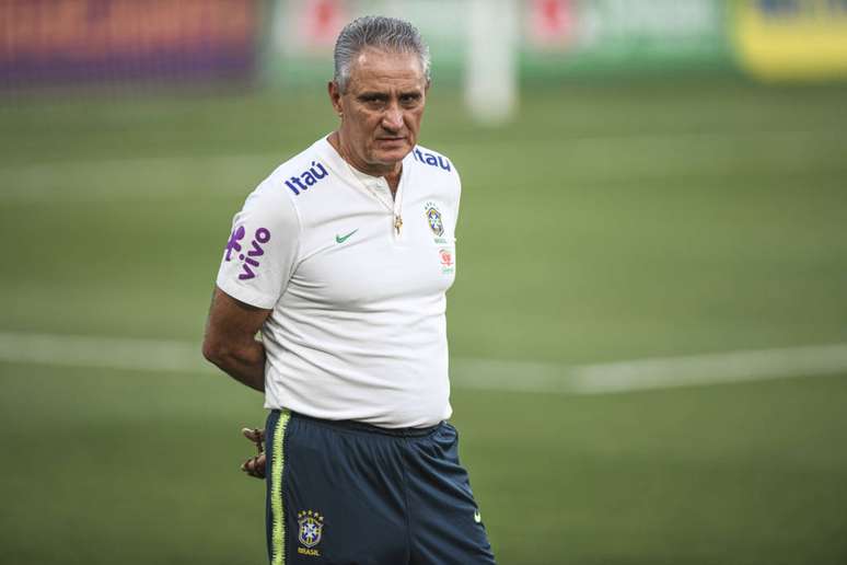 Tite comandou treino da Seleção com apenas nove atletas (Foto : Pedro Martins / MowaPress)