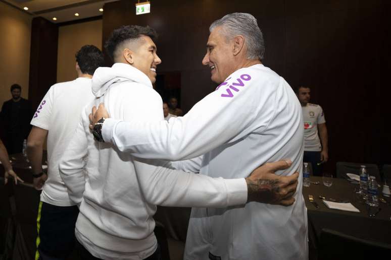 Firmino se apresentou nesta segunda (Foto: Lucas Figueiredo/CBF)