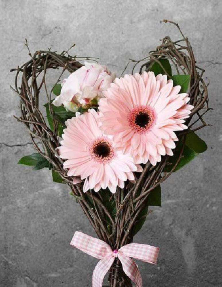 29. Arranjo romântico formado com flores de gérbera. Fonte: Pinterest