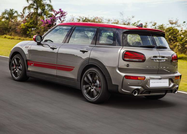 O Mini Clubman é menor, mede 4.266 metros.