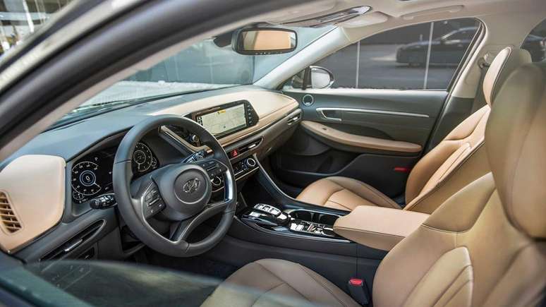 A central multim&iacute;dia pode ter tela de 8&rdquo; ou 10,25&rdquo;