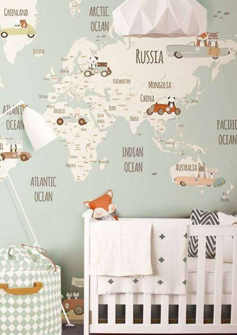 17. Temas para quarto de beb&ecirc; com mapa mundi no papel de parede e animais na decora&ccedil;&atilde;o &ndash; Por: Pinterest