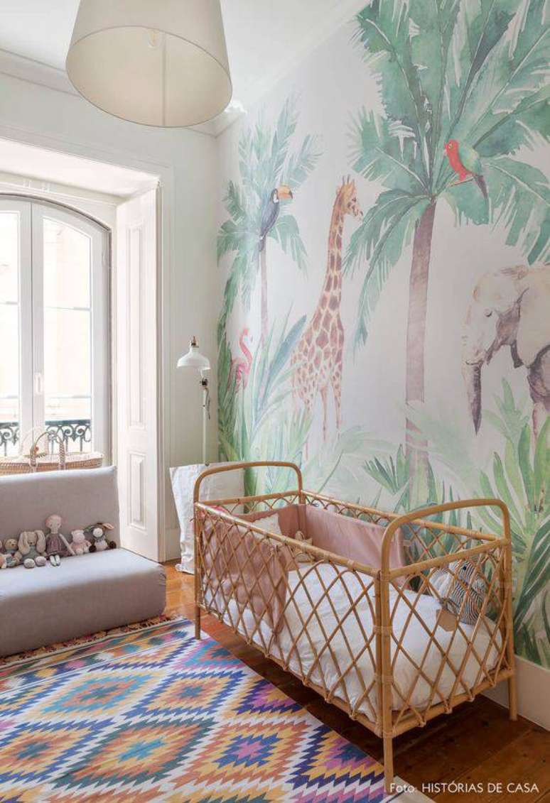 2. Temas para quarto de beb&ecirc; com parede saf&aacute;ri &ndash; Por: Hist&oacute;rias de Casa