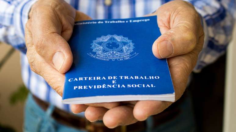 Equipe do ministro Paulo Guedes (Economia) anunciou que vai passar a cobrar contribuição previdenciária do seguro-desemprego