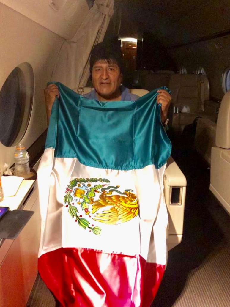 Ex-presidente da Bol&iacute;via Evo Morales a bordo de avi&atilde;o do governo mexicano a caminho do M&eacute;xico
11/11/2019
Marcelo Ebrard via Twitter via REUTERS