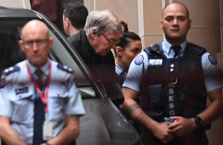 George Pell foi condenado por abusar de dois coroinhas nos anos 1990