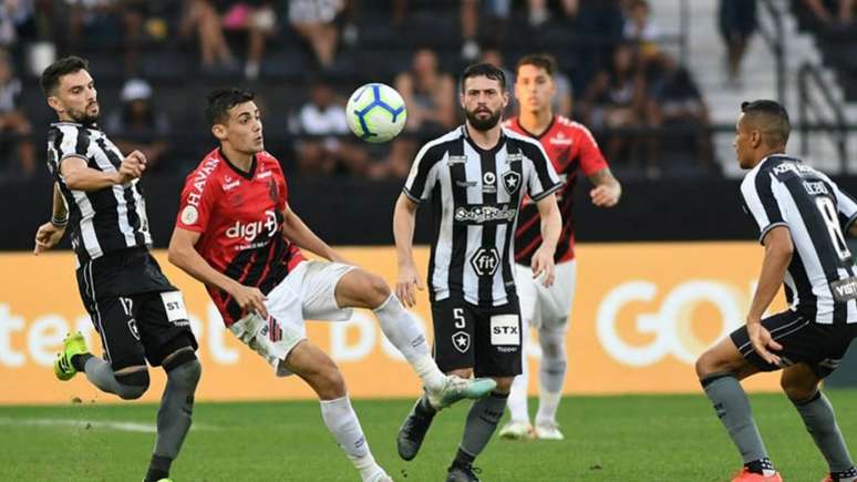 Partida passou para 18h, no domingo (Foto: Divulgação/Athletico-PR)