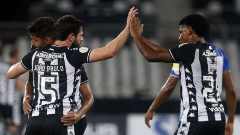 Vitória tira o Botafogo do Z4 e empurra o FLu para degolaVítor Silva/Botafogo