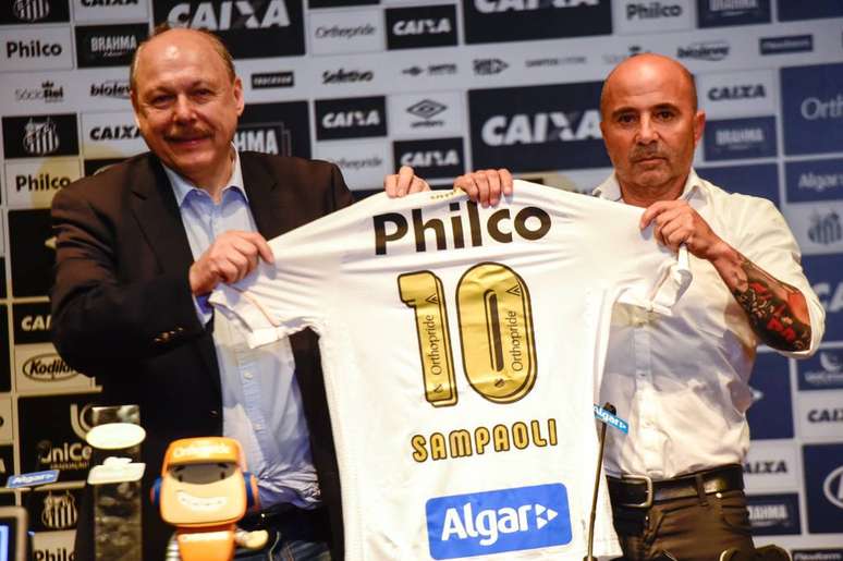 Presidente do Santos aposta na permanência de Sampaoli (Foto: Fernando Dantas/Gazeta Press)