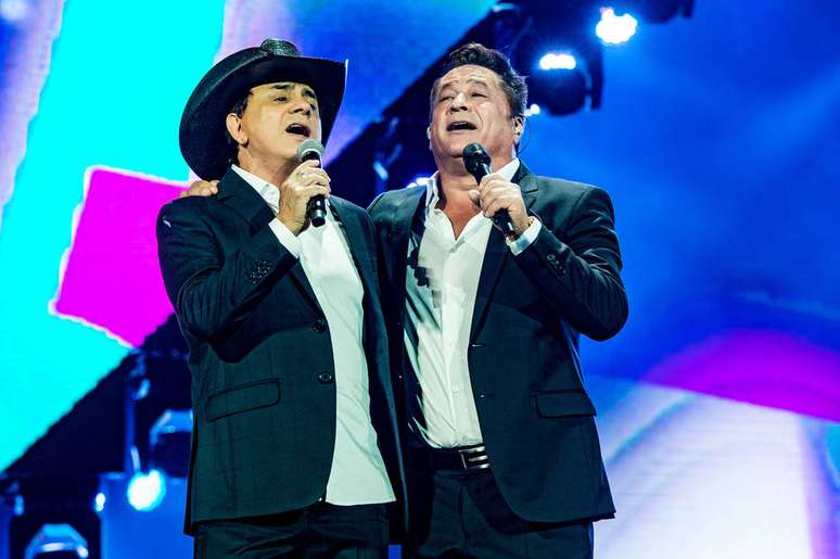 Chitãozinho e Leonardo no show 'Amigos - 20 Anos' em São Paulo