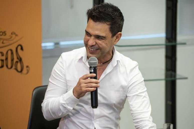 Zezé Di Camargo em coletiva do especial 'Amigos - A História Continua' em 2019, na Globo.