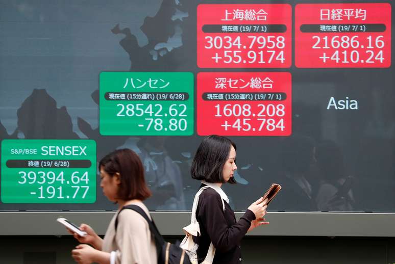 Telão mostra índices acionários da Ásia em Tóquio
01/07/2019
REUTERS/Issei Kato 