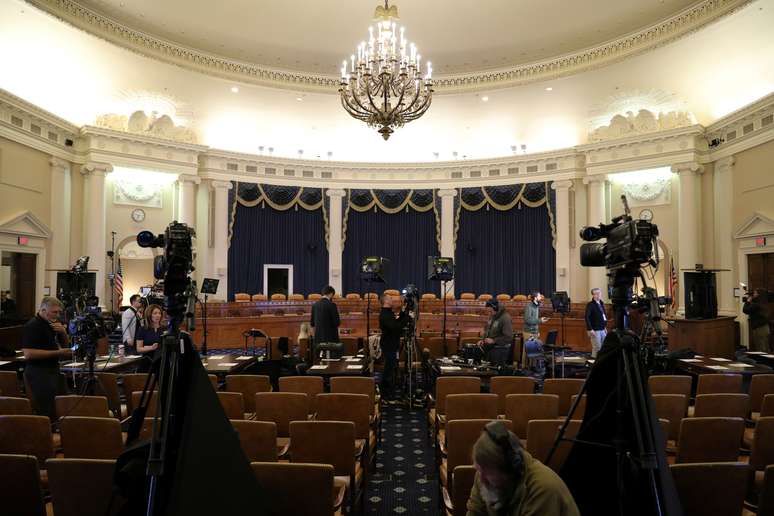 Equipes de TV posicionadas para audiências do inquérito de impeachment do presidente dos EUA, Donald Trump, no Congresso
13/11/2019
REUTERS/Jonathan Ernst
