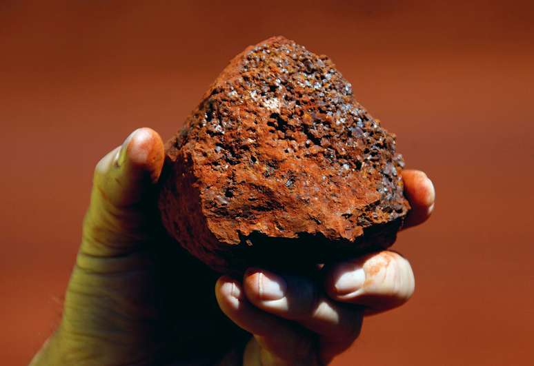 Pedaço de minério de ferro em uma mina na região de Pilbara, na Austrália Ocidental
02/12/2013
REUTERS/David Gray