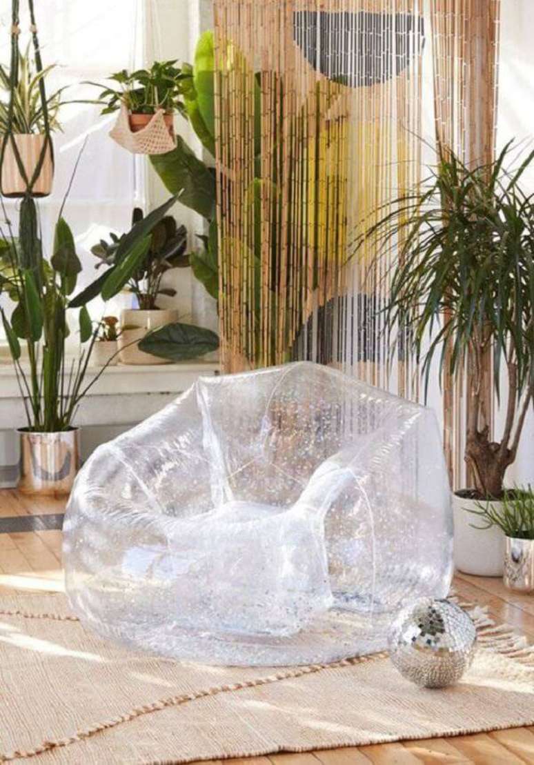 6. Modelo de puff gigante com estrutura transparente. Fonte: Casa Vogue