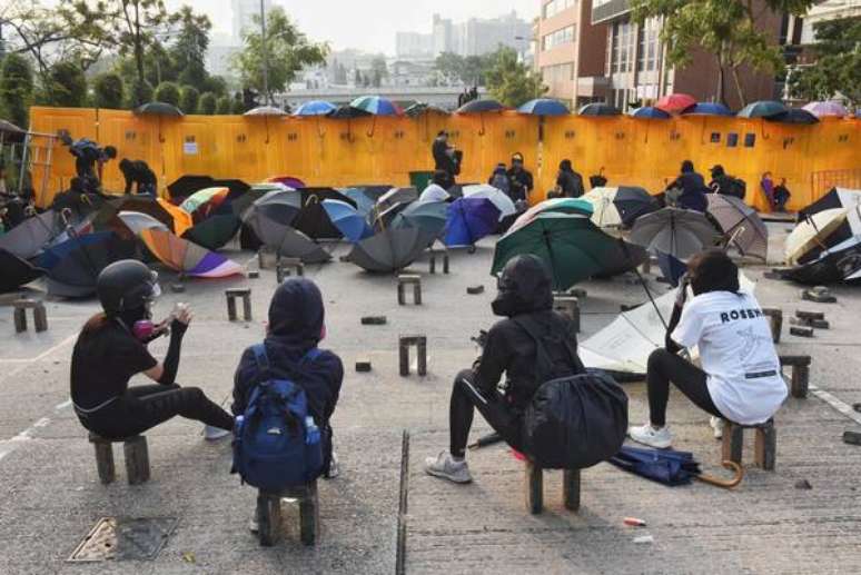 Novas manifestações pró-democracia paralisam Hong Kong