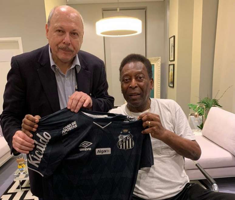 Encontro entre o presidente José Carlos Peres e Pelé (Foto: Divulgação/Santos FC)