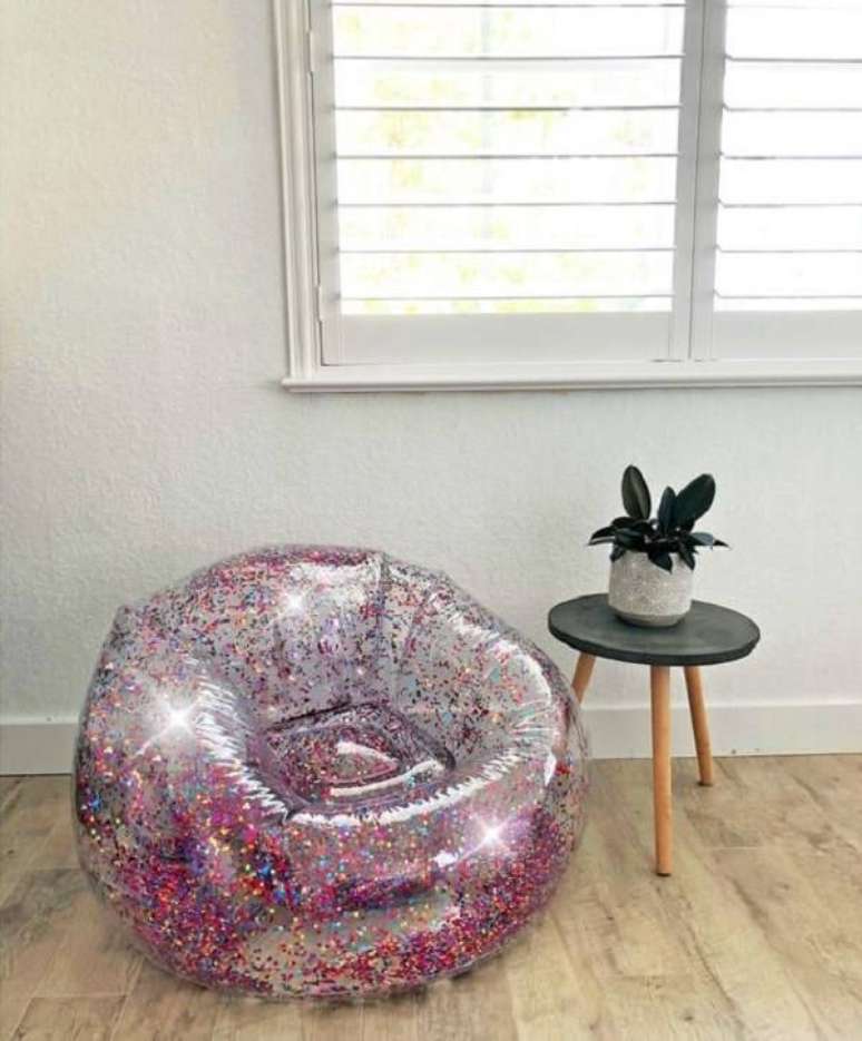 28. Modelo de puff gigante com acabamento em glitter. Fonte: Pinterest